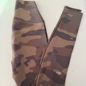 BRAND NEW ALO LEGGING NEVER WORN